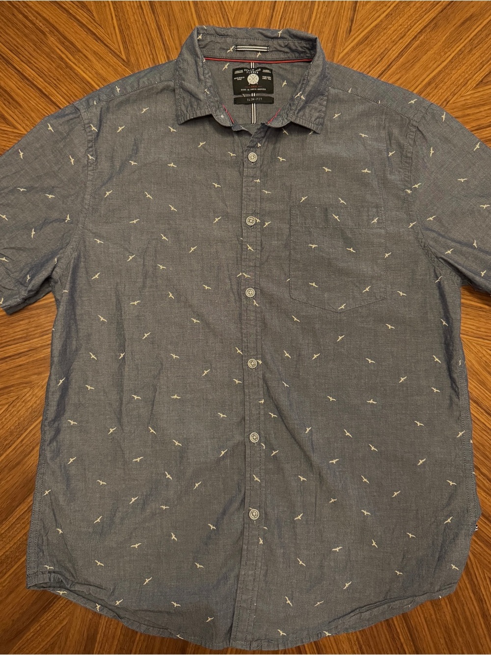 Men's Casual Chambray Blue Short-Sleeve Button-Down Shirt with Small Bird  Print